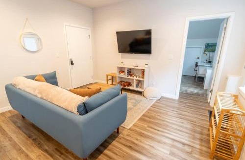 Vernon House | Walkable Apt Next to Restaurants, Bars, and Shops!