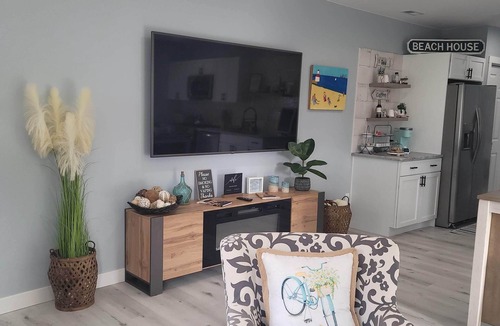 Michigan City Cottage | Walkable cozy cottage, Outlet Mall across street!