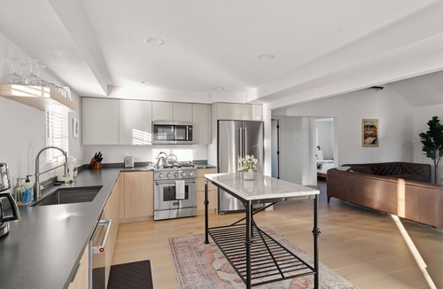Bend House | Walkable Downtown Spa Retreat