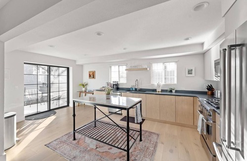 Bend House | Walkable Downtown Spa Retreat