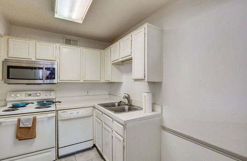 Vickery Meadow Condo | Walkable Location: Charming Dallas Condo!