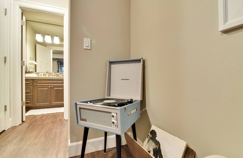 Goose Hollow Apartment | Walkable Portland Studio < 1 Mi to Dtwn!