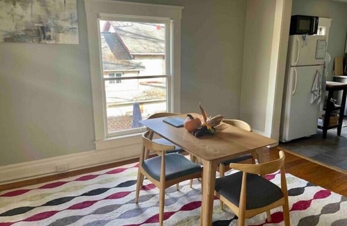 Old West Side House | “Walkers’ Paradise”-Old Westside 2nd floor Apartment in Historic House