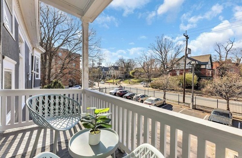 Walnut Hills Apartment | Warm and Spacious 2 Bedroom