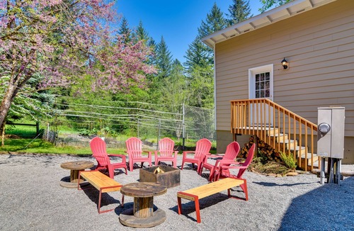 Washougal House | Washington Retreat: Fire Pit, Hot Tub & Ping Pong!