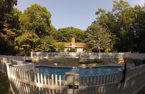 North Sea House | Water Mill Hidden Gem! Heated Pool, CAC, Pet-Friendly, Minutes to everything!