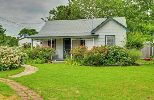 Town of Southold Town Cottage | Water-View New Suffolk Cottage on North Fork!