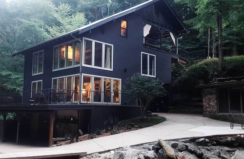 Hickman Apartment | Waterfall Suite - Private Secluded Loft in Lyles
