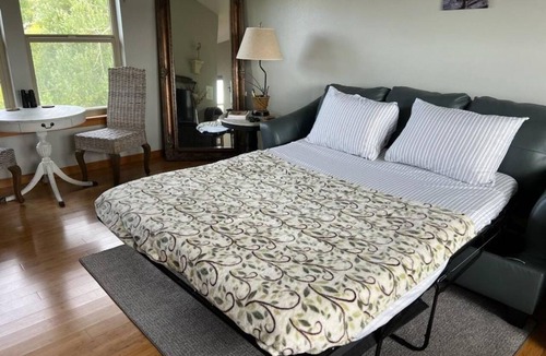Astoria Bed & Breakfast | Waterfront 1BR stateroom with bay & ocean views, balcony, and full kitchen.