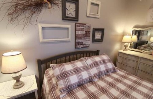 Astoria Bed & Breakfast | Waterfront 1BR stateroom with bay & ocean views, balcony, and full kitchen.