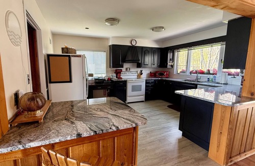 Tawas City House | WATERFRONT 3 BED/3 BATH HOME LAKE HURON TAWAS MI SLEEPS 10