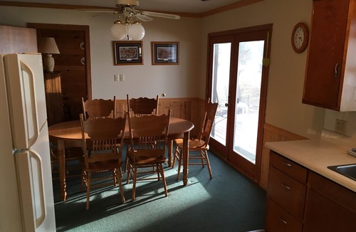 Tomahawk Cottage | Waterfront 3 Bedroom Cottage on Beautiful Lake Nokomis