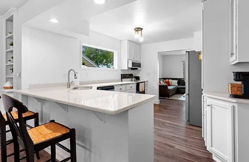 Green Bay House | Waterfront 3-bedroom house on the Bay of Green Bay with AC, WiFi