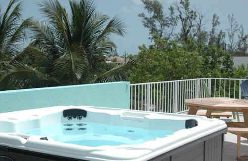 White Marlin Beach House | Waterfront 6 Bed 3 1/2 Bath with Private Pool and Rooftop Hot Tub