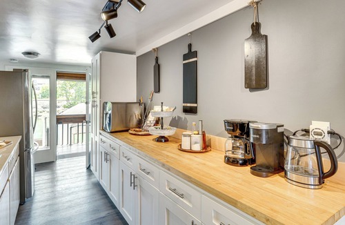 University Place Cabin | Waterfront Cabin w/Stunning Sound Views