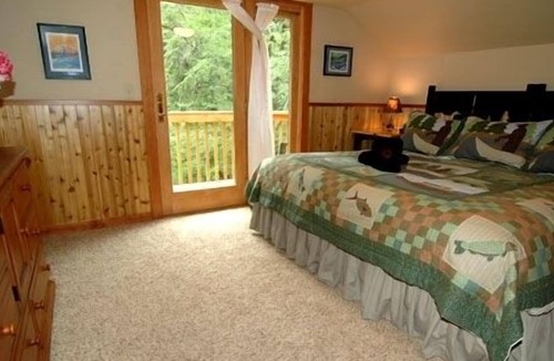 Paradise Estates Cabin | Waterfront cabin w/hot tub, fireplace, WiFi, pool table & BBQ. Family-friendly.