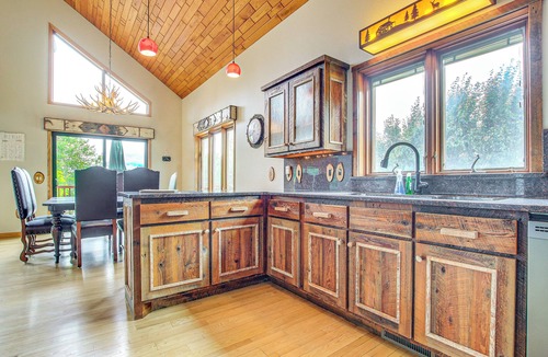 Day Cottage | Waterfront Central Wisconsin Cabin w/Indoor Pool!