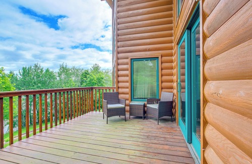 Day Cottage | Waterfront Central Wisconsin Cabin w/Indoor Pool!