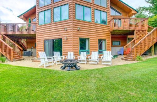Day House | Waterfront Central Wisconsin Cabin w/Indoor Pool!