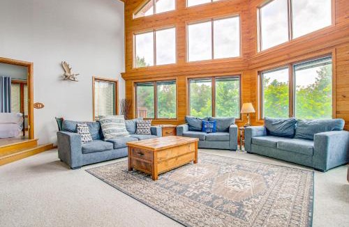Day House | Waterfront Central Wisconsin Cabin w/Indoor Pool!