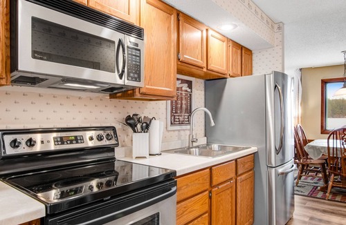 Three Lakes Cabin | Waterfront condos with pools, athletic courts, game room, grills & fireplaces
