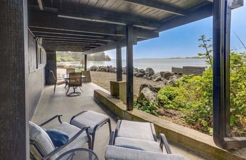 Barview Cottage | Waterfront Coos Bay Retreat w/Kayaks!