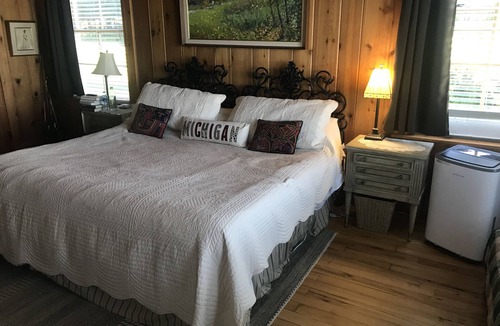 Alanson Cottage | Waterfront Cottage on Burt Lake