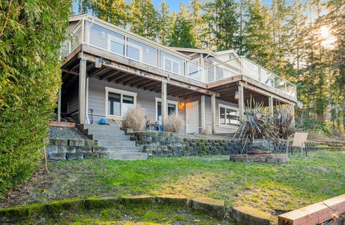 Allyn-Grapeview House | Waterfront, dog-friendly home with private beach, amazing deck & harbor view