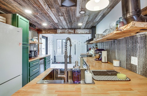 Duluth Cottage | Waterfront Duluth Cabin w/ Deck & River View!