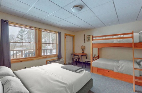 Schroon Lake Hotel | Waterfront Escape | Mini Golf & Marina | 0.5mi to Town Beach | 4 Units