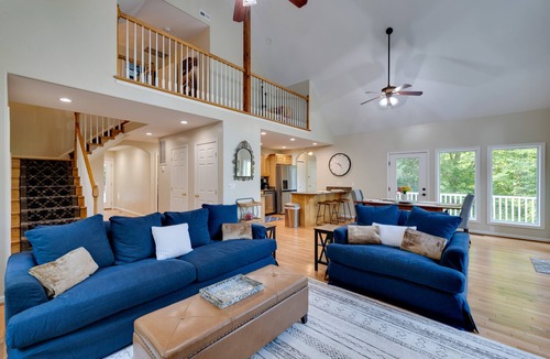 Pine Top House | Waterfront Hartfield Vacation Rental w/Dock!