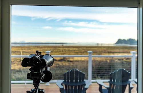 Ilwaco House | Waterfront Heron House at Baker Bay Retreat with Sauna, Pier and Large Deck