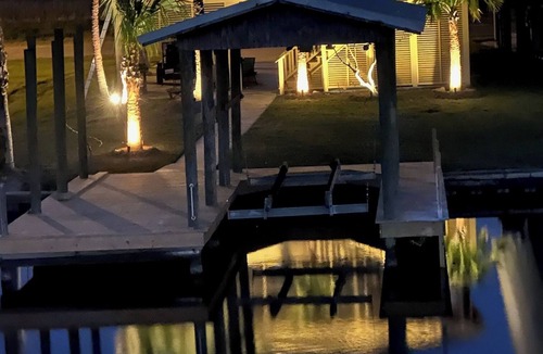 Pointe A La Hache House | Waterfront House with Dock and Fishing Pier in Port Sulphur