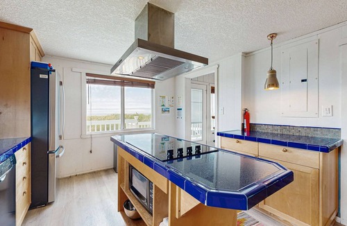 Cape Meares House | Waterfront house with ocean views and gorgeous sunsets dog friendly