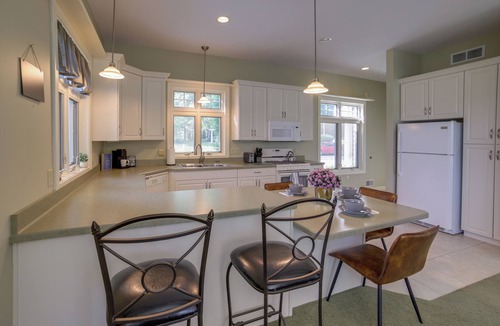 Horton House | Waterfront Jackson Mansion: Patio, Grill, Dock!