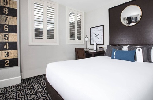 South Beach Hotel | Waterfront King Room w/Breakfast +Pet-Friendly |Bridge Light Display After Dark
