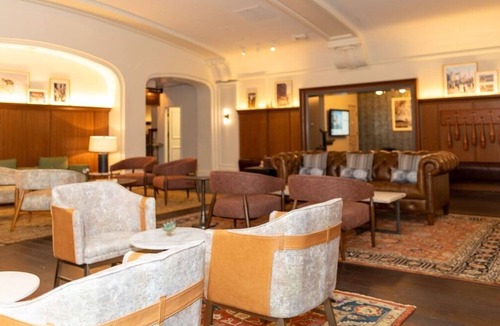 South Beach Hotel | Waterfront King Room w/Breakfast +Pet-Friendly |Bridge Light Display After Dark