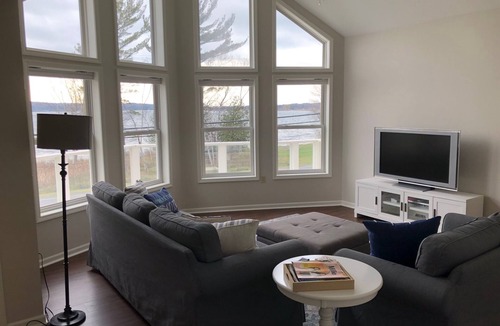 Onekama House | Waterfront Lake House - Portage Lake - 4 Beds, 3 Baths, Private Dock, Kayaks