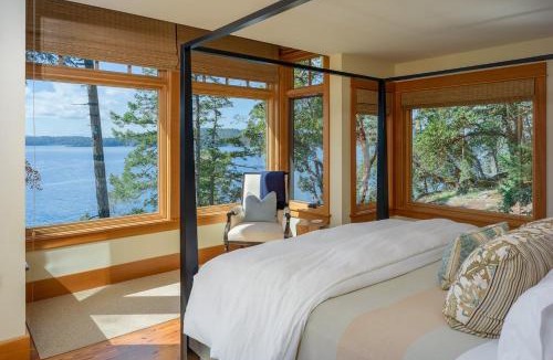 Orcas House | Waterfront Luxury, Chef's Kitchen & Sunset Views