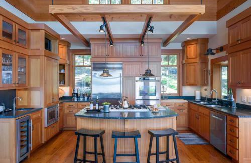 Orcas House | Waterfront Luxury, Chef's Kitchen & Sunset Views