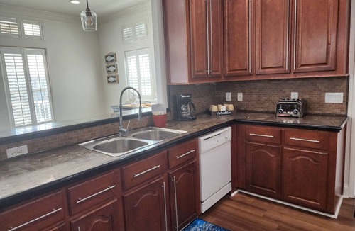Venice Cabin | Waterfront Luxury Lodge - 4 Bdr/4 Bath in Venice MarinanNO BOAT SLIPnNO ICE