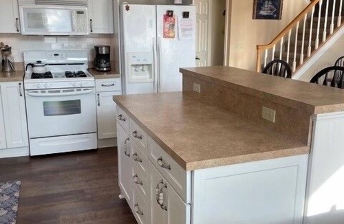 Parrott Point House | Waterfront Mullet Lake Cottage