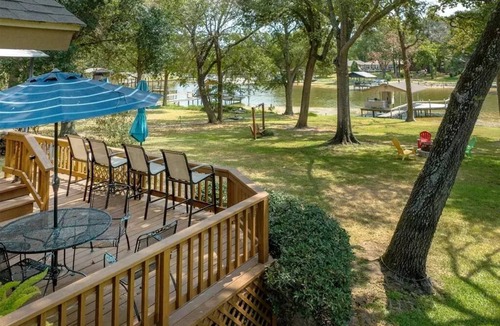 Leisure Land House | Waterfront Oasis, Private Dock, Deck, Fire Pit, Outdoor TV, Sleeps 8, Kayaks