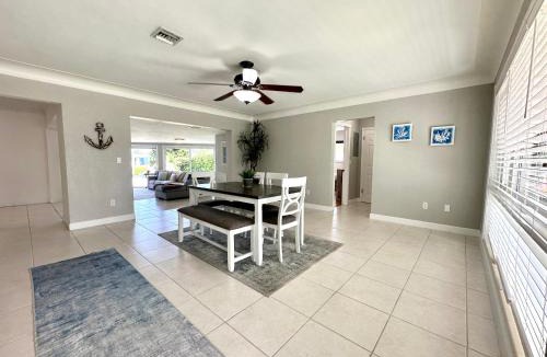 Garden Isles House | Waterfront Oasis