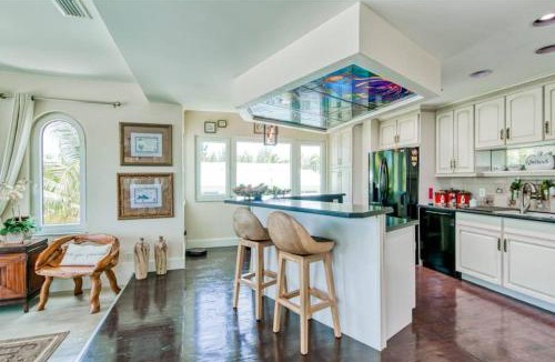 Twin Lakes Apartment | Waterfront Oasis with hot tub