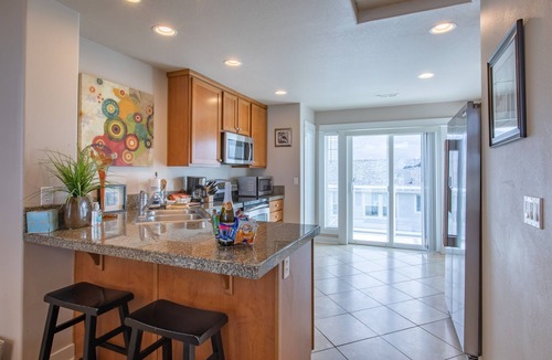 Rockaway Beach House | Waterfront Oceanfront Rockaway Beach House|3 BDR| Near Downtown|WIFI|W&D