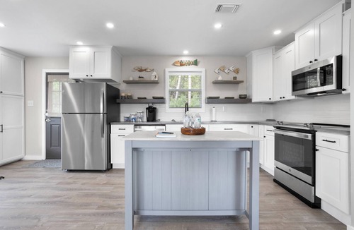 Shoreline Park House | Waterfront Outdoor Bar, Game Room, Fire pit, Grill, Fishing Bay St. Louis Home