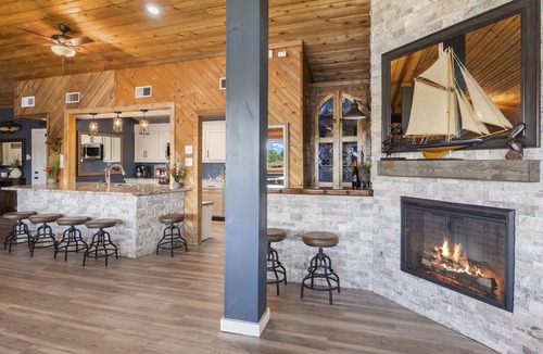 Barrett House | Waterfront Private beach, Boat launch & Dock on San Jacinto River