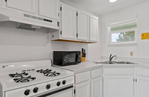 Little Torch Key Hotel | Waterfront Queen Suite w/Full Kitchen, Private Beach, Breakfast, Pool & Kayaks!
