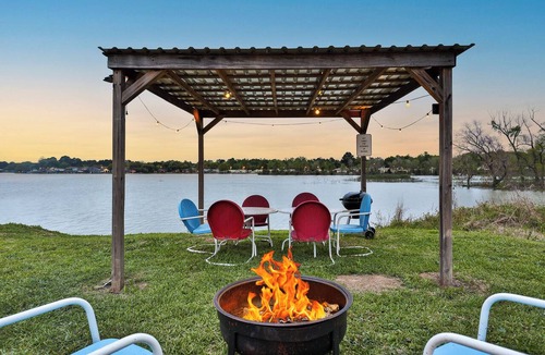 Willis House | Waterfront RV LOT A